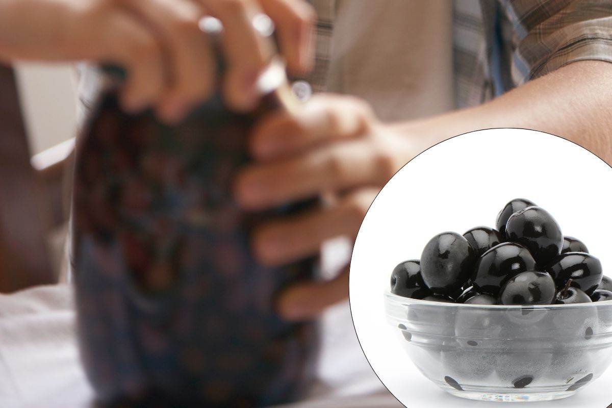 Apertura del barattolo di vetro con le olive