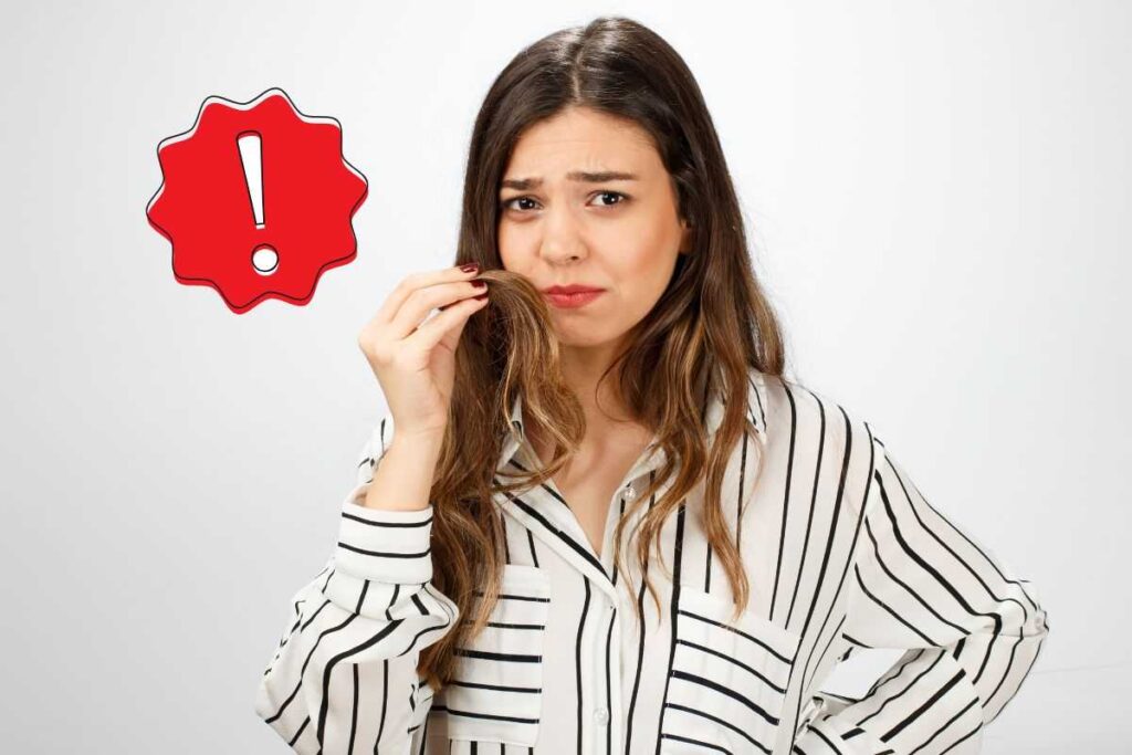 Ragazza con capelli spenti