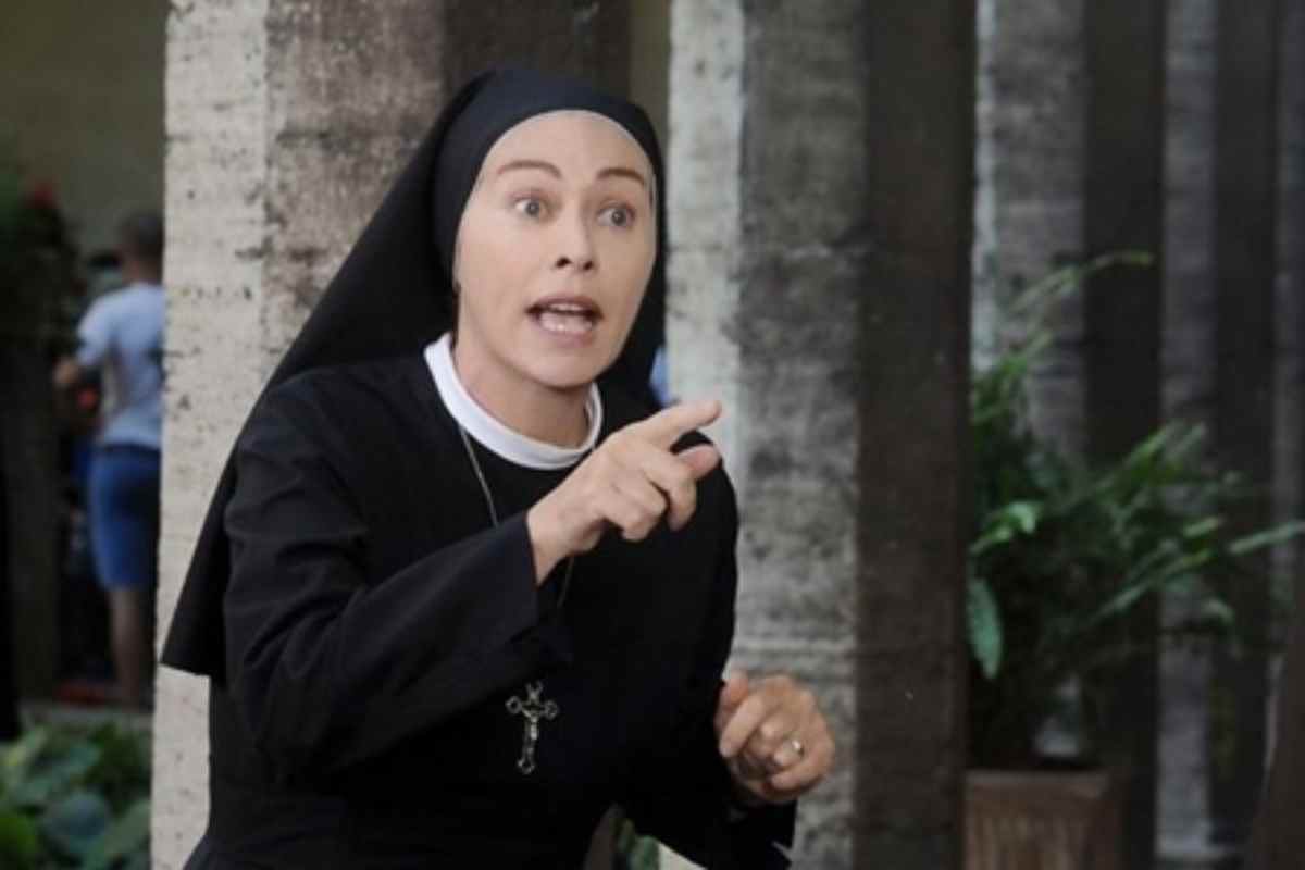 Elena Sofia Ricci nel ruolo di Suor Angela