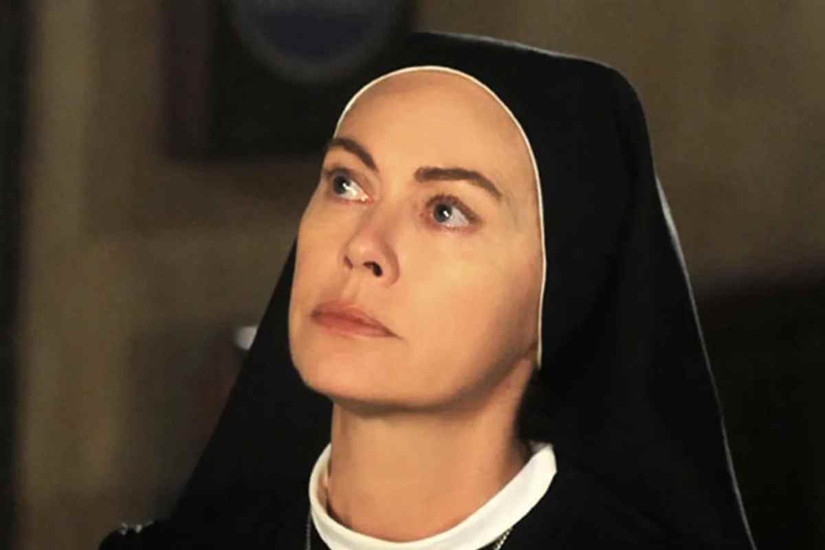 Elena Sofia Ricci in una scena di Che Dio ci aiuti