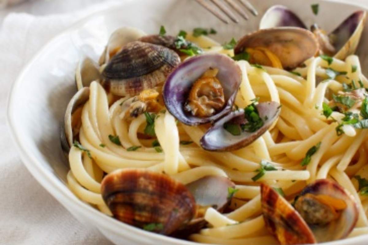 Piatto di spaghetti con le vongole